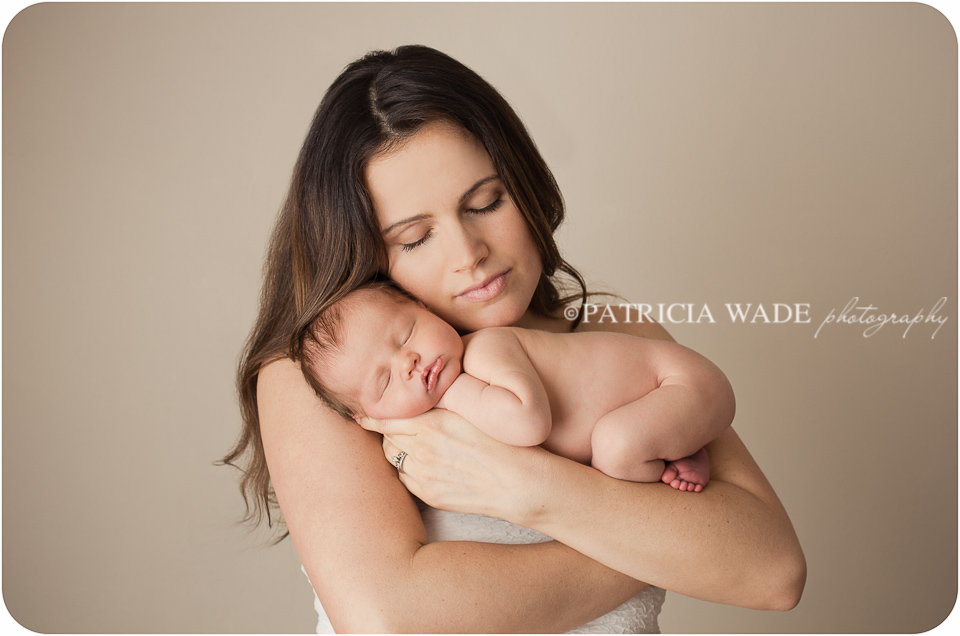 Голое тело матери. Фотосессия Newborn с мамой. Ньюборн с мамой. Ньюборн фотосессия с мамой.